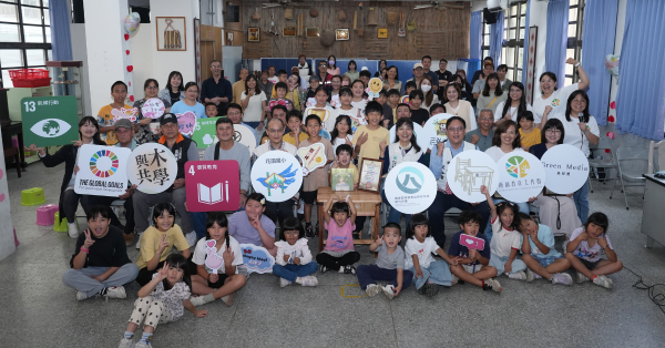 森林進教室！當大山變成課桌椅：25 套國產材課桌椅進駐花園國小
