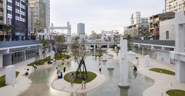 【都市生態學】河樂廣場：MVRDV改造舊商場，勾勒一池台南人的潟湖記憶