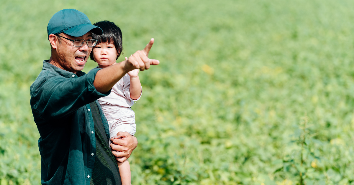 返鄉農作生活，陳光鏡有更多時間可陪伴孩子成長。